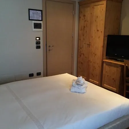 Hotell Grand Paradiso 5*