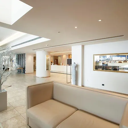 Grand Paradiso Hotell